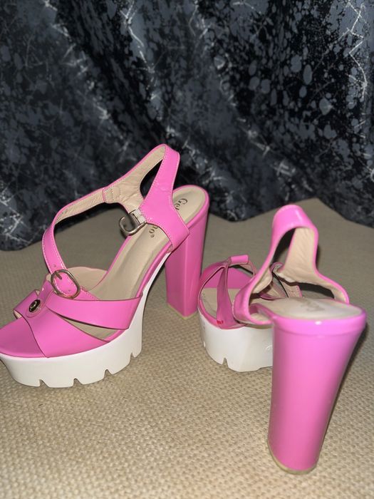 Продам за 2500 обувь в нормальном состоянии