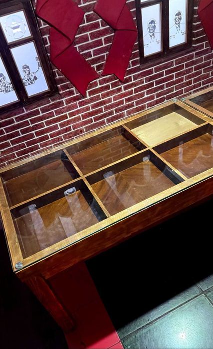 Столы из массива дерева с толстым стеклом, б/у