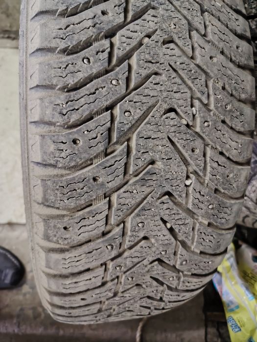 Автошины зимние nokian hakkapeliitta 8 SUV 235/60/17 б/у