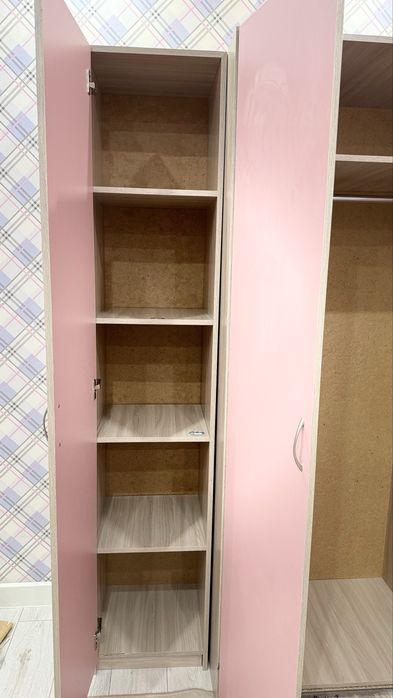 Продам шифоньер, пенал и стол. Цена от 5 тыс