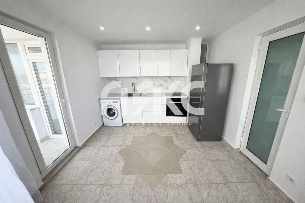 Дава се под наем Двустаен апартамент в София, Гоце Делчев - 80 кв.м за 687.99 € - Снимка #3