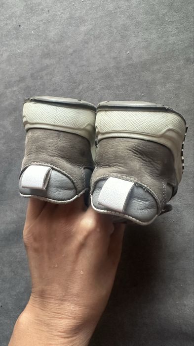 Продам обувь для девочки 5-8 лет