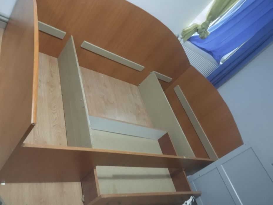 Pat 140×200 cm cu spațiu de depozitare – stare bună
Vând pat de 140×2