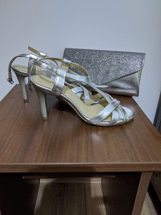 Sandale și plic de ocazie
