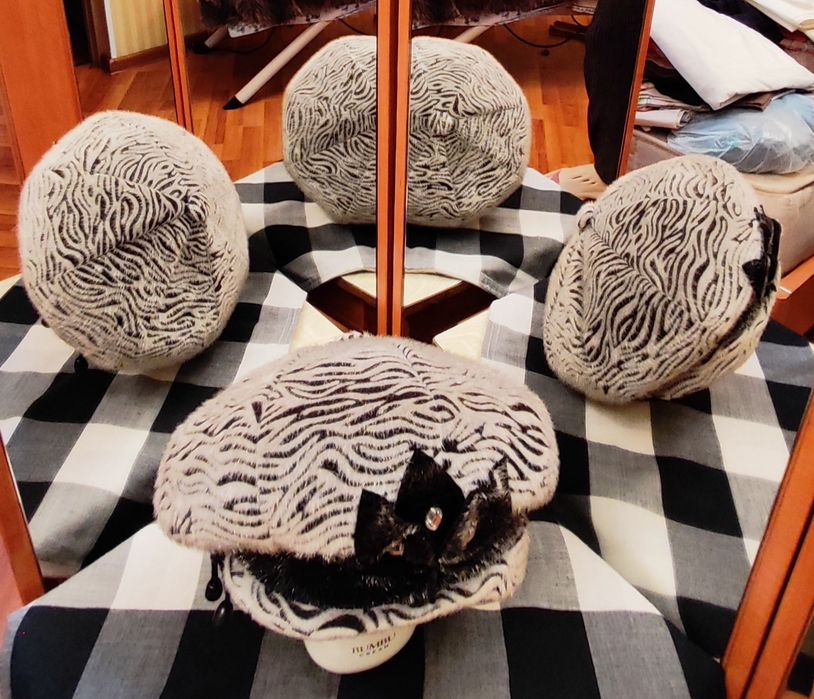 Продам женские шапки б/у