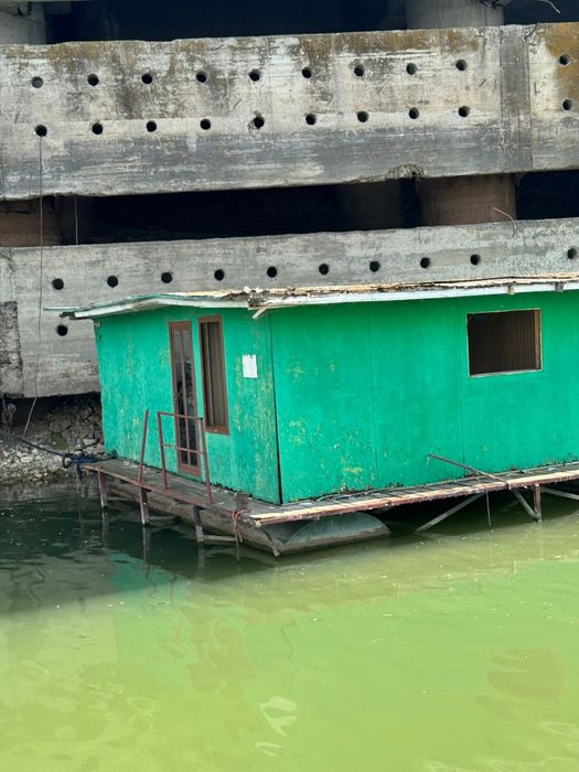 Vând ponton cu 3 camere