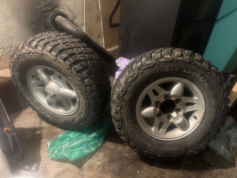 Гуми 2 броя 235/75 R15 DOT21