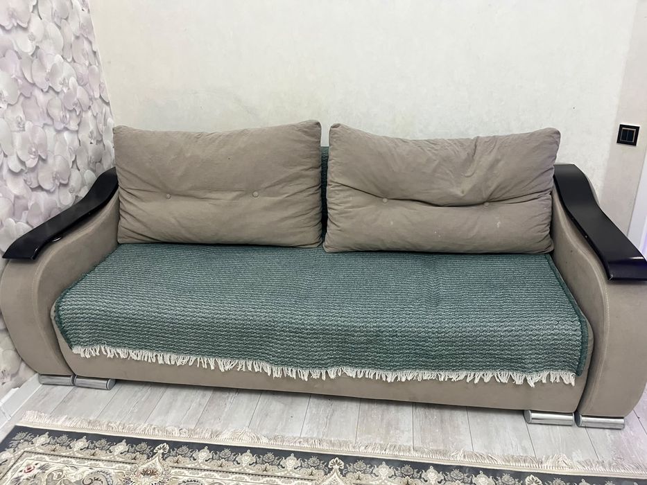 Продаётся диван в хорошом состояние