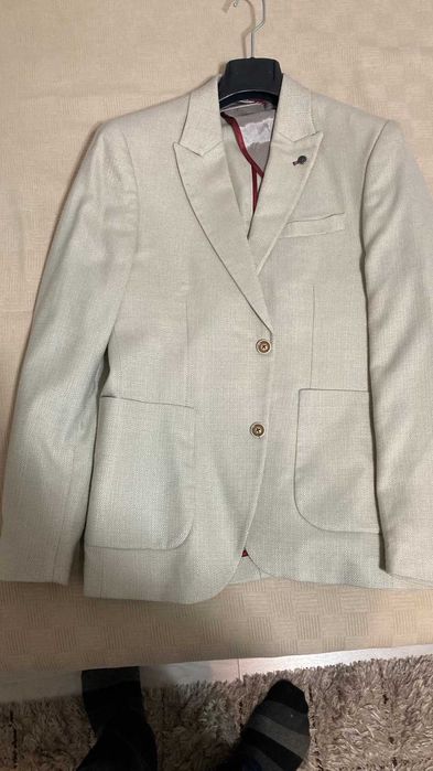 sacou  marimea 50 ( L ) costum cu vesta marimea 48