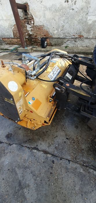 Tocător vegetație și resturi vegetale pt. încărcător frontal