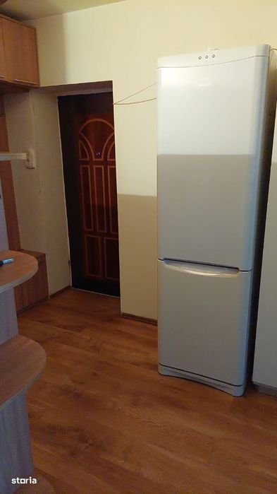 Ofer spre închiriere apartament 2 camere Pitesti