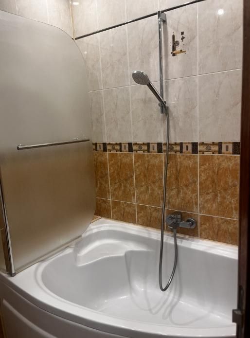 Дава се под наем Тристаен апартамент в Пловдив, Център - 100 кв.м за 1100 € - Снимка #9