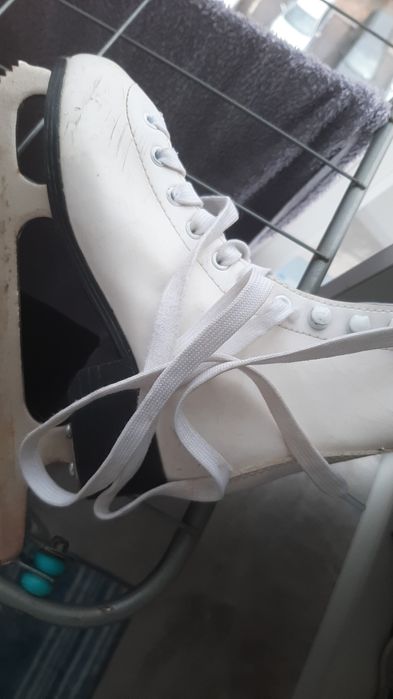 Коньки детские продаются