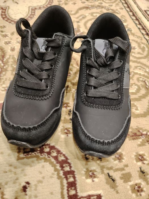 Продам детские кроссовки