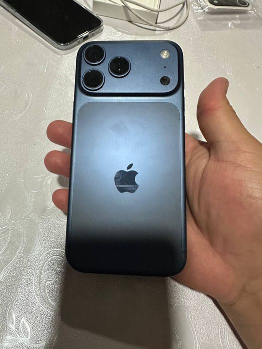 Iphone 17 pro max синий