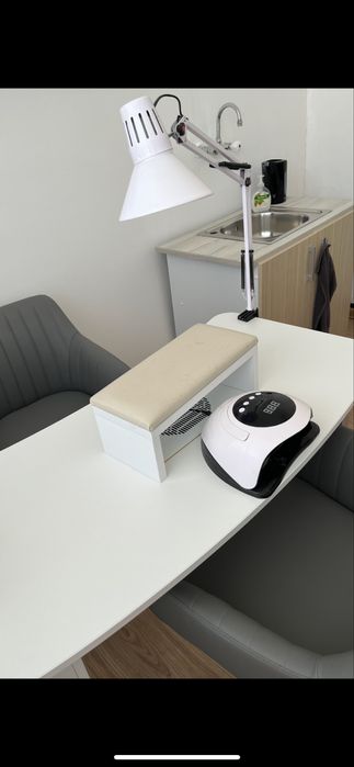 Бюро за маникюр с вграден прахоуловител и два стола