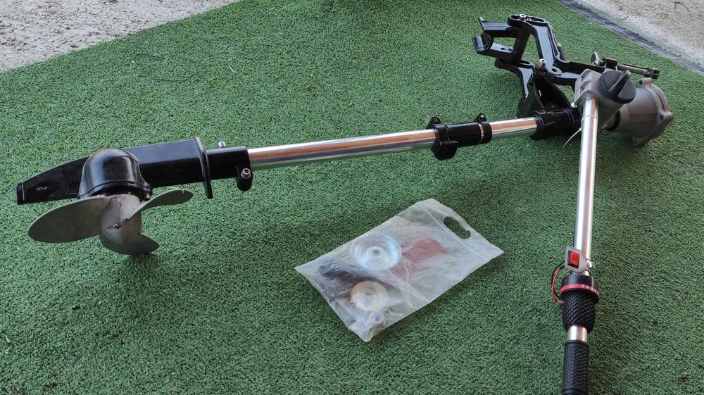 Приставка за лодка за двигател от тример/косачка с витло