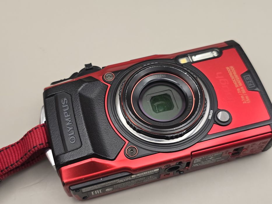 Camera subacvatica Olympus Tough TG-6 (varianta roșie / Red)