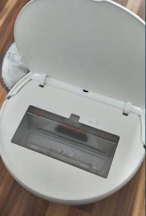 Curatenie camera Aspirator robot