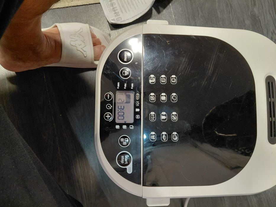De vanzare cuptor de facut paine la 1 kg este ca si nou na sa folosit ,de la tefal