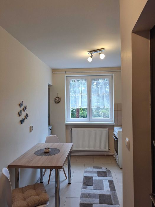Ofer spre închiriere apartament cu două camere situat în Petroșani