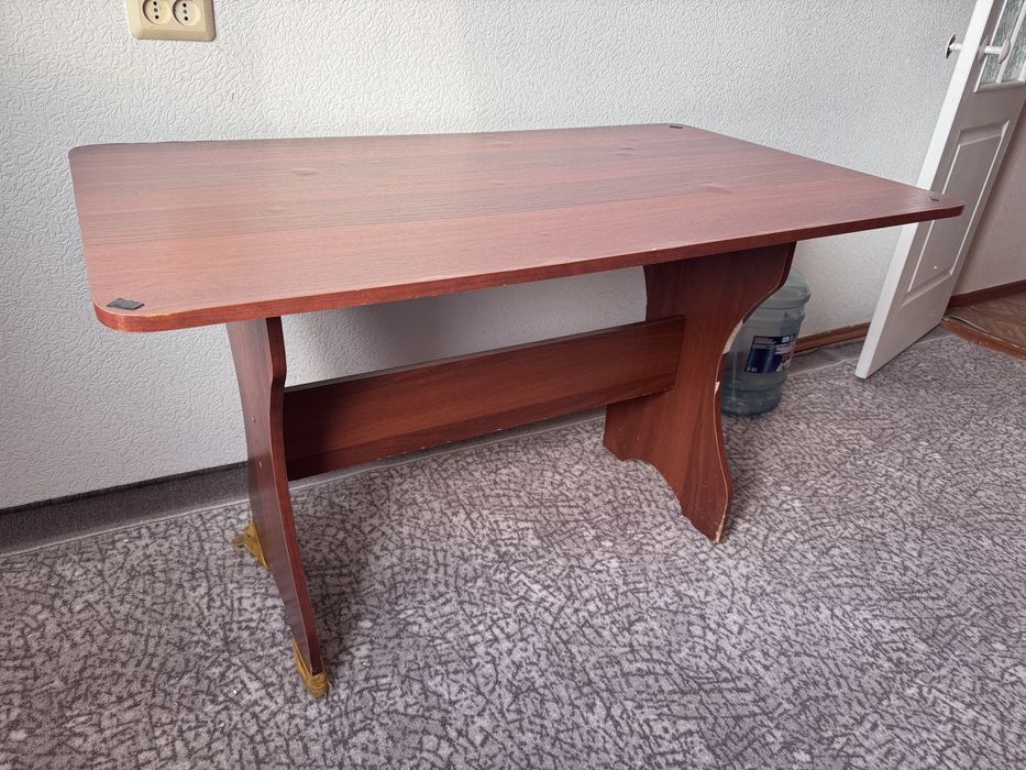 Кухонный обеденный стол