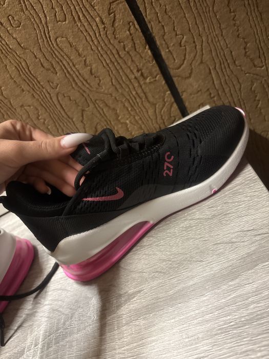 Продавам носени маратонки. Обувани само веднъж.