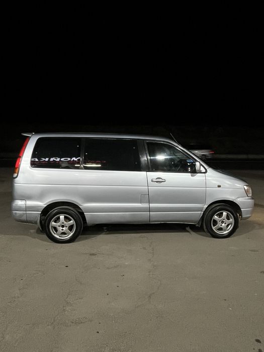 Продам toyota noah