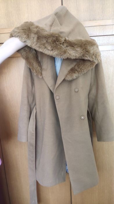 Стилно и елегантно дамско палто с пух