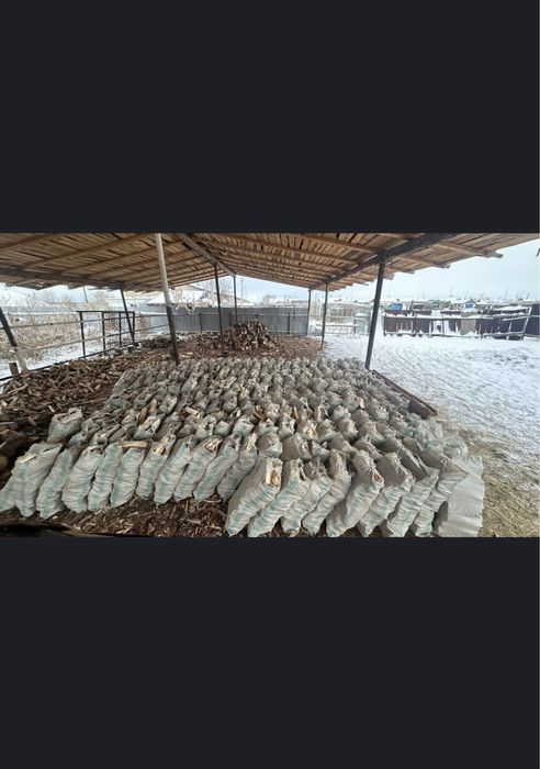 Дрова колотые в мешках