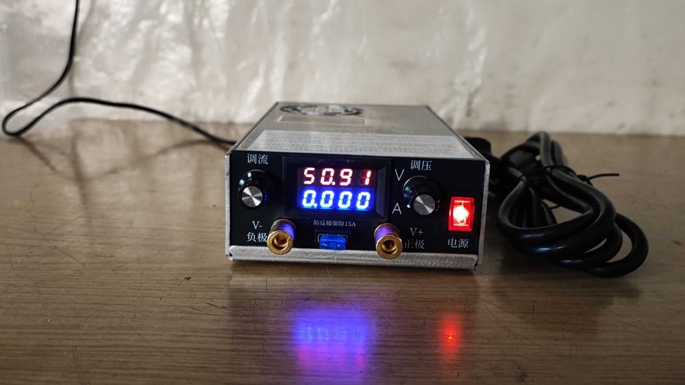 Продавам регулируемо,лабораторно захранване-0-50V,350W