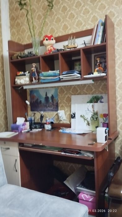 Продаётся письменный стол в хорошем состоянии.