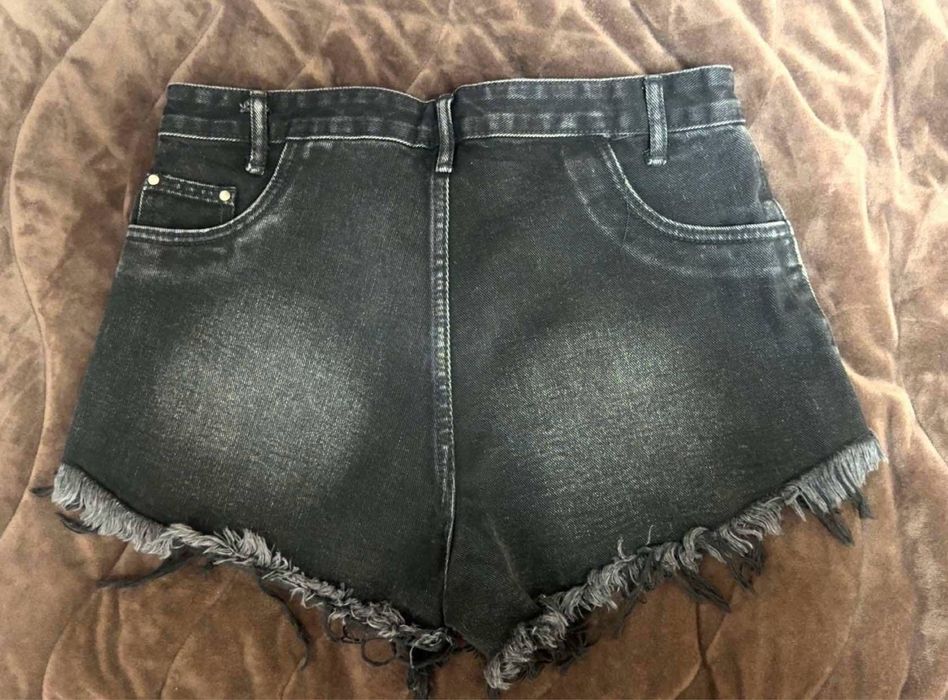 Дамски къси дънкови панталони в черен цвят