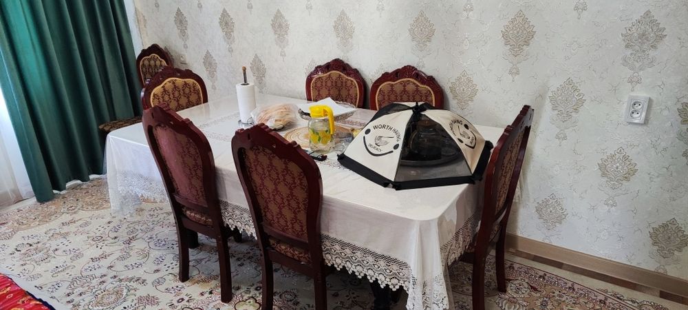 Стол и 12 стульев