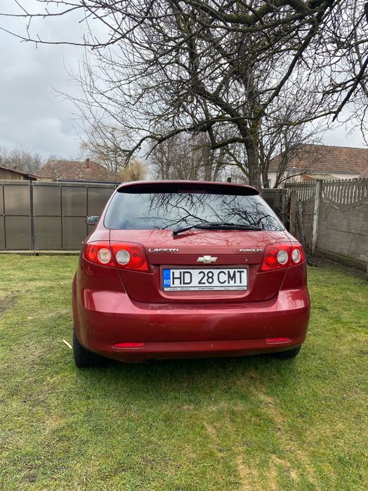 Vând Chevrolet Lacetti
