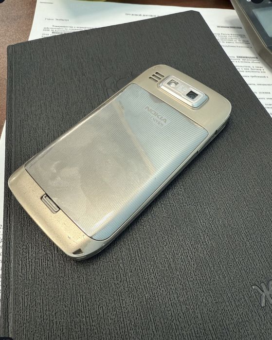 Продам легендарный Нокиа е72 в отличном состоянии