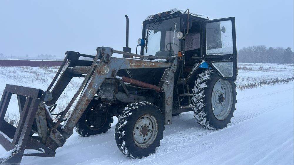 трактор мтз 82.1 вместе с муровейнеком
