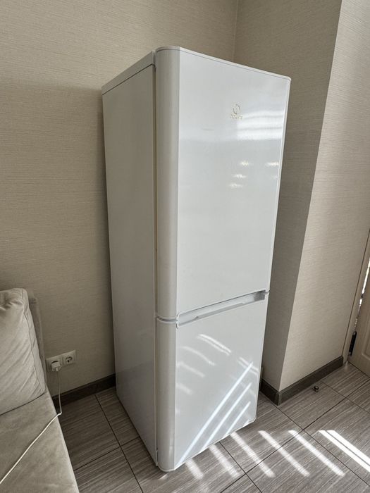 Холодильник Indesit