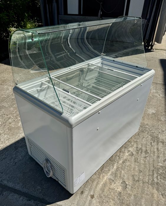 Vând vitrine înghețată la cupă/ice cream bar/stradal