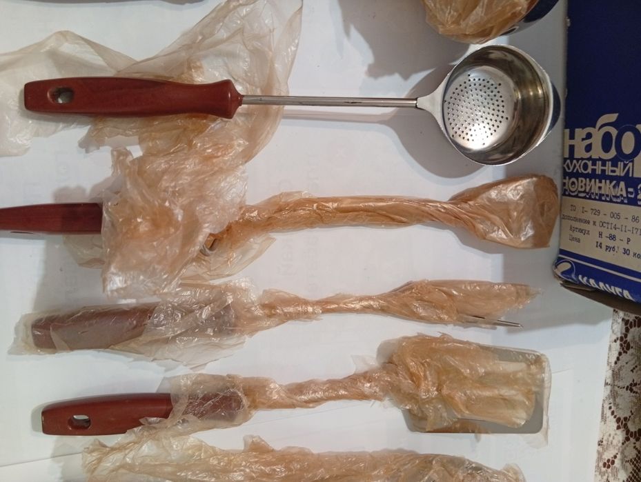 Комплект кухненски прибори 10 броя и закачалка, неръждаема стомана