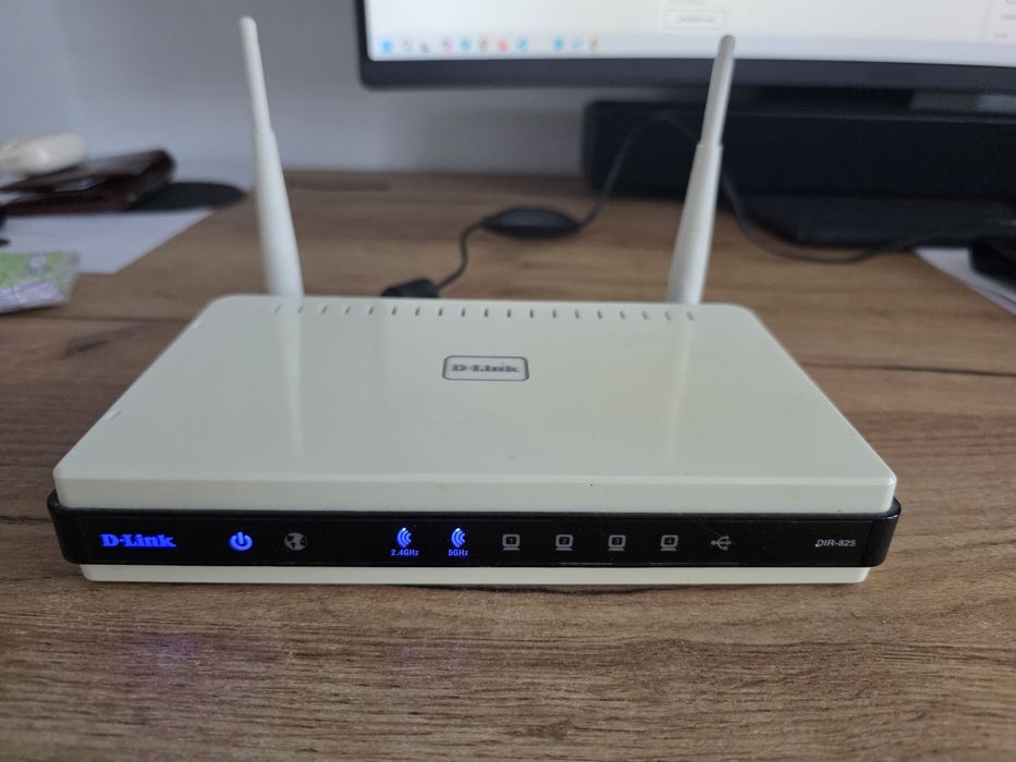 Router Gigabit D-Link DIR-825