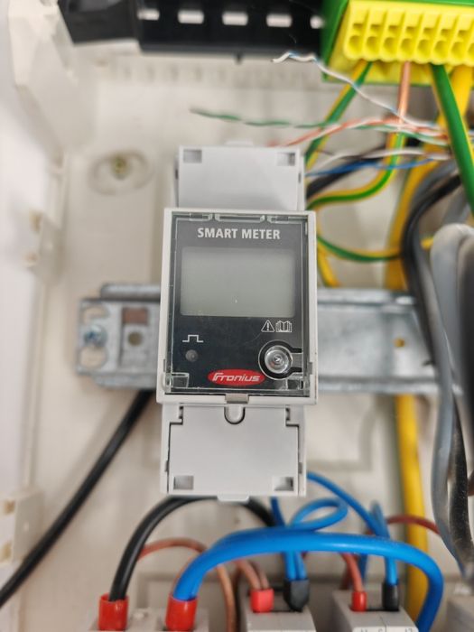 Vând invertor FRONIUS 8.2 kw și smart meeter