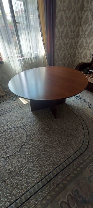 Продам круглый стол