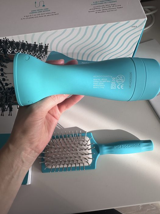 Moroccanoil Effortless Style – perie electrică 4-în-1 + perie cadou
