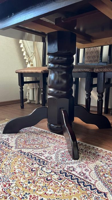 Стол со стульями