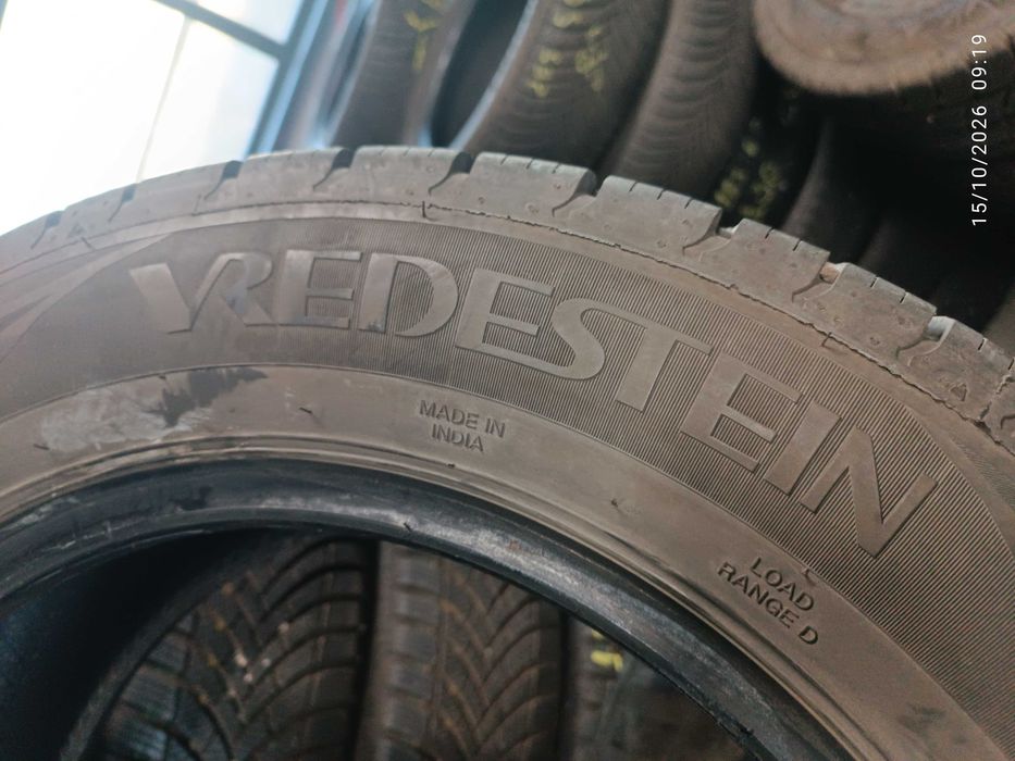2бр.всесезонни гуми 205/65/16C Vredestein