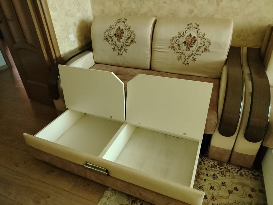 Продам 2 дивана в хорошем состоянии