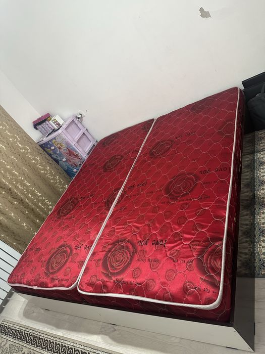 Матрас кроватымен сатылады.