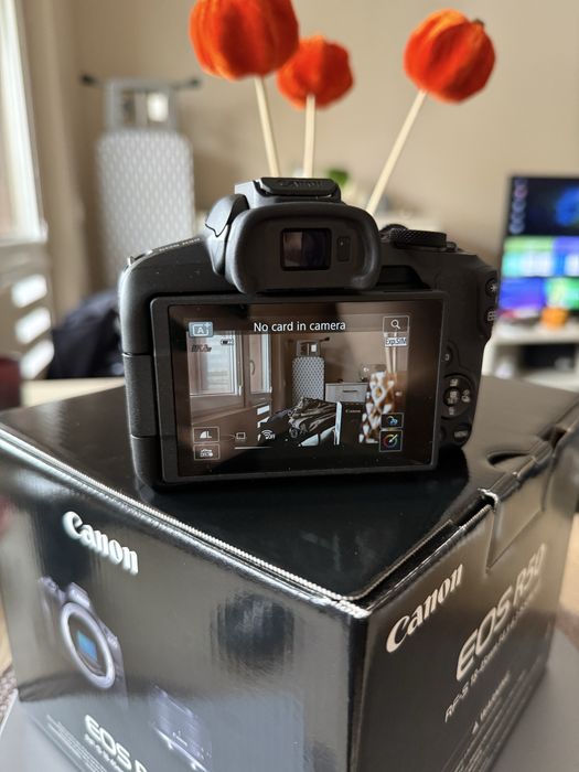 Canon EOS R50 + RF-S 18-45mm IS STM Kit