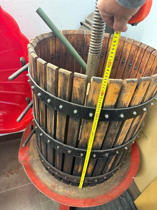 Teasc ,presa struguri hidraulica italian